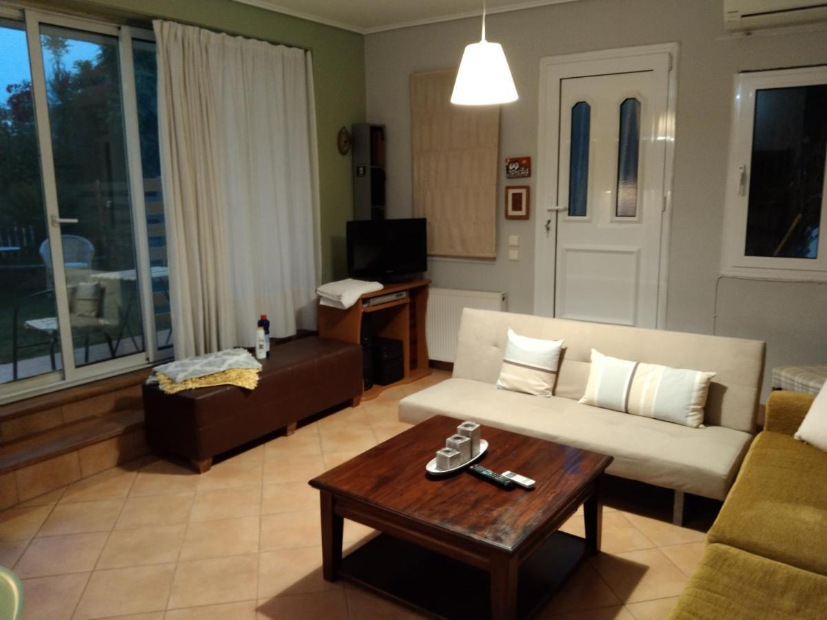 Ησυχες Διακοπες Vila Calamata Exterior foto